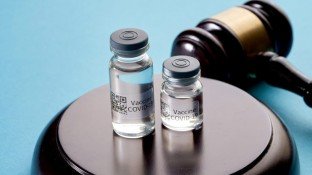 117 Employees Sue Texas Hospital Over COVID Vaccine Mandate — Do They Have a Case?